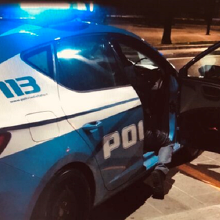 Busto, 22enne si scatena contro i poliziotti che volevano impedirgli di rubare una bici