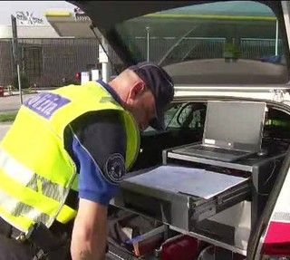 Precipitata dal cavalcavia e viene investita da un camion: donna muore in Canton Ticino