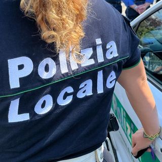 Varese, incidente davanti alle scuole: cadono dalla moto, soccorsi due ragazzi di 16 e 17 anni