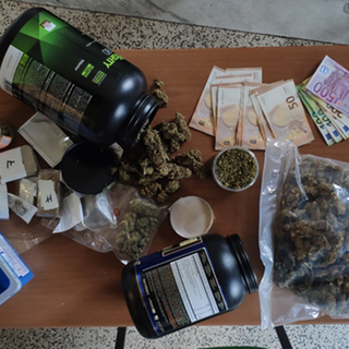 Cardano al Campo, un "cannabis market" nella villetta di famiglia: arrestato giovane spacciatore