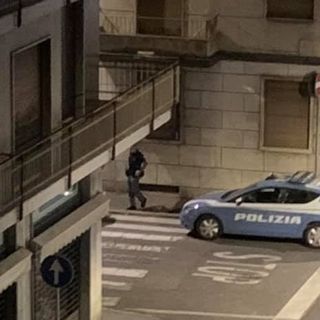 Lite tra ragazzine ieri notte in centro, una mamma: «Urla e schiamazzi fino all'alba sono diventati la regola»