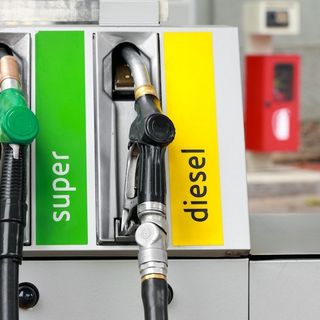 Prezzo dei carburanti alle stelle: anche in provincia di Varese la benzina supera i 2 euro al litro