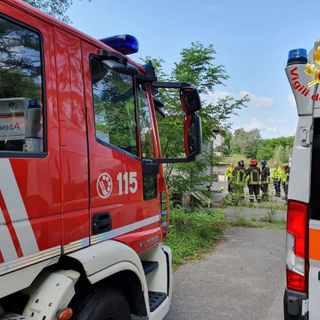 Varese, scontro tra auto in via Duino. Quattro i feriti, uno in gravi condizioni
