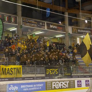 Il popolo giallonero un anno fa alle final four di Merano: stasera i Mastini possono regalare alla città la gioia di un'altra finale