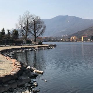 Il lungolago di Porto Ceresio