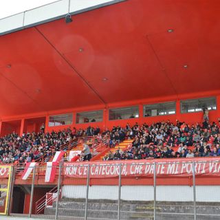 Il pubblico biancorosso, come sempre, resta in attesa (foto Ezio Macchi)