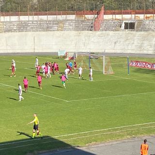 Peggio di una "pugnalata": Varese raggiunto al 94' nell'ultima mischia (2-2)
