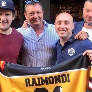 Edoardo Raimondi con Torchio, Longhi e il super tifoso Andrea che si era aggiudicato all'asta la sua maglia