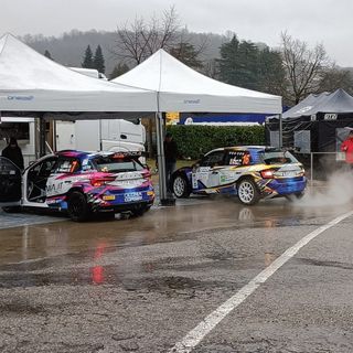 Il Rally dei Laghi 2024 inizia sotto la pioggia, con lo Shake Down e la Prova Spettacolo