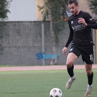 Riccardo Rossini, 316 presenze e 49 reti in carriera, neo acquisto del Varese. Sotto, Bryan Mecca