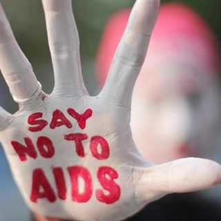 Giornata per la lotta contro l’AIDS: Arcigay, Croce Rossa e SISM in piazza a Varese con i test HIV e sifilide