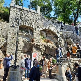 UN GIOIELLO SPLENDE NEL BORGO. Inaugurato il restauro della magnifica scalinata del Sommaruga al Sacro Monte