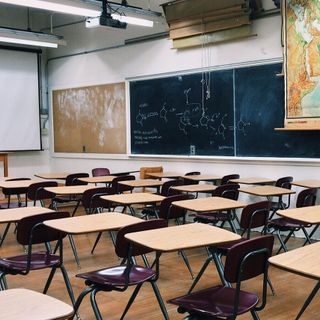 L'OPINIONE. La finta prof da 350 mila euro e il vero prof senza soldi a luglio e agosto