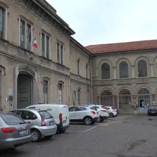 Calcinacci dal soffitto della Righi, Clerici: «Chiedo l'immediata chiusura della scuola» Calcinacci dal soffitto della Righi, Clerici: «Chiedo l'immediata chiusura della scuola»