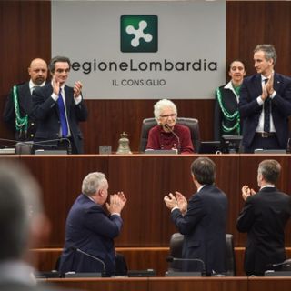 Gli auguri di Fontana a Liliana Segre per i suoi 90 anni: «Aiutaci ancora a cercare la vita»