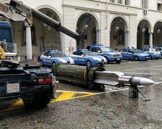 Sequestrate armi da guerra e un missile a militanti di estrema destra