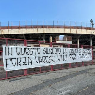 &quot;In questo silenzio un grido si alzerà. Forza Varese...&quot;. La curva non si vede ma c'è