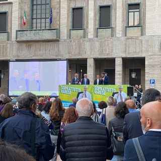 FOTO E VIDEO. I sindaci lombardi del Pd in piazza Monte Grappa per Galimberti: «Siamo una squadra, rivinceremo assieme» FOTO E VIDEO. I sindaci lombardi del Pd in piazza Monte Grappa per Galimberti: «Siamo una squadra, rivinceremo assieme»