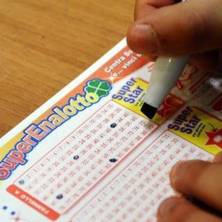 SuperEnalotto: centrato il 6 dei record a Lodi. Vinti 209 milioni con una schedina casuale da 2 euro SuperEnalotto: centrato il 6 dei record a Lodi. Vinti 209 milioni con una schedina casuale da 2 euro