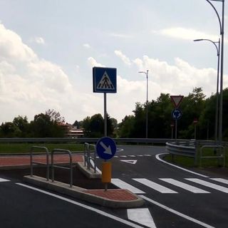 Lo svincolo che dalla bretella autostradale conduce alla rotonda di viale Europa è stato riaperto dopo l'asfaltatura
