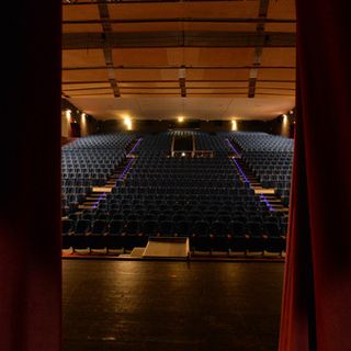 Teatro di Varese: rinviato lo spettacolo con Sabina Guzzanti e Giorgio Tirabassi