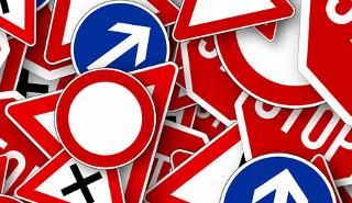 Gallarate, la segnaletica stradale si rifà il look: incroci più sicuri per ridurre il rischio di incidenti Gallarate, la segnaletica stradale si rifà il look: incroci più sicuri per ridurre il rischio di incidenti