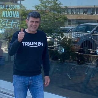 Massimo Magnoni, organizzatore della Distinguished Gentleman’s Ride con la sua Triumph Varese di Gallarate