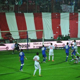 La traversa colpita da Neto sotto gli occhi di Terlizzi, con la maglia numero 88, nella finale di ritorno per la serie A persa contro la Sampdoria (foto Ezio Macchi)