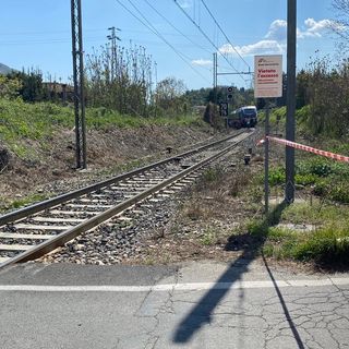 VIDEO. Omegna, muore investito dal treno nella zona del passaggio a livello