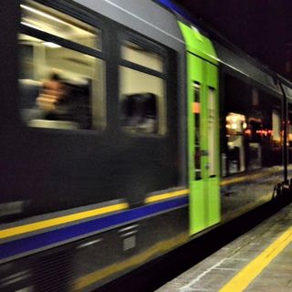 Treni, Astuti (Pd) a Fontana: «Visto il peggioramento di questi cinque anni fossi in lui mi nasconderei»