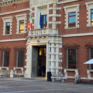 «Fai campagna elettorale come Cetto La Qualunque». E il sindaco di Cadrezzate finisce a processo per diffamazione