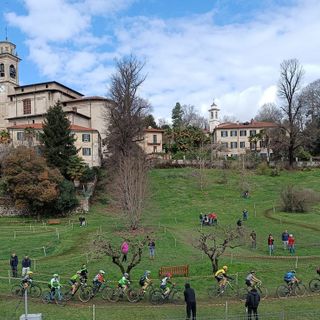 FOTO. Il Parco del Cioss di Besozzo si trasforma in una pista di ciclismo per bambini