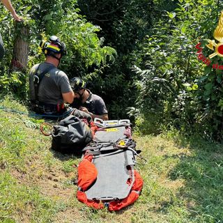 Le immagini dell'intervento di soccorso a Cocquio Trevisago da parte dei vigili del fuoco