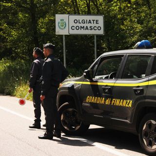 Scoperta una frode Iva nel Comasco nel commercio di profumi "Cartier": sequestro preventivo da 530mila euro