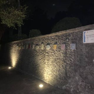 Domenica sul lungolago di Ispra la cerimonia di posa delle piastrelle del concorso dedicato a Mario Berrino Domenica sul lungolago di Ispra la cerimonia di posa delle piastrelle del concorso dedicato a Mario Berrino