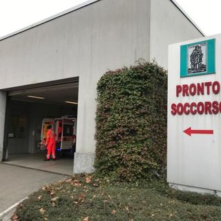 Il motociclista è stato portato in codice rosso al pronto soccorso dell'ospedale di Circolo