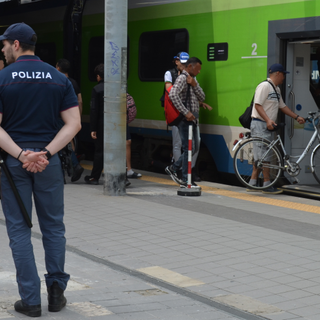 Minaccia di morte il capotreno, arrestato alla stazione di Malnate un 31enne extracomunitario ricercato Minaccia di morte il capotreno, arrestato alla stazione di Malnate un 31enne extracomunitario ricercato