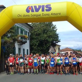 La corsa in montagna conquista Sangiano e il Picuz: in campo con i 140 atleti anche i sindaci Marchesi e Tardugno