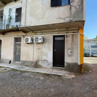 Il cortile di via Varese dove si è consumato l'omicidio (foto da IlSaronno.it) Il cortile di via Varese dove si è consumato l'omicidio (foto da IlSaronno.it)