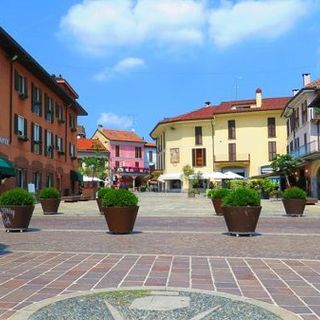 Fratelli d'Italia incontra i commercianti di Sesto Calende: «Decoro urbano e iniziative per rilanciare il settore»