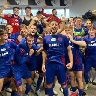 Festa rossoblù dopo la vittoria a Pero con il Club Milano