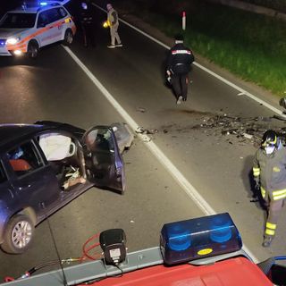 Paura a Cermenate: terribile scontro tra auto, coinvolti anche 3 bambini. Sei feriti in ospedale, uno al Circolo