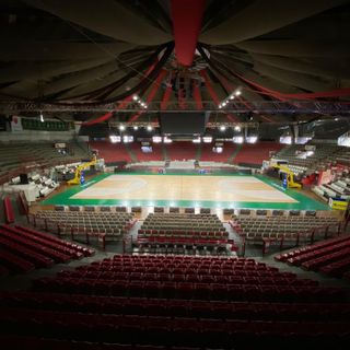 BASKET. Se si riprende, due date possibili (16 maggio e 30 giugno) ma su formula e porte chiuse non c'è accordo. E se invece si chiude tutto...