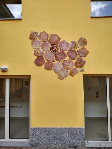 Fotografie dell’opera «Another cell on the wall» realizzata al Collegio Cattaneo di Varese