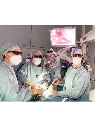 Eccezionale intervento chirurgico al Circolo: asportato un tumore alla lingua con un braccio robotizzato Eccezionale intervento chirurgico al Circolo: asportato un tumore alla lingua con un braccio robotizzato