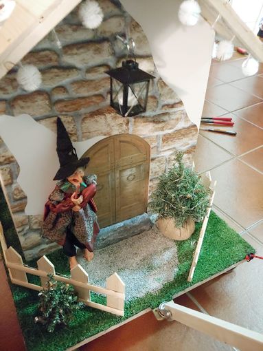 La Befana Clementina e Giacomino lo spazzacamino portano sorrisi (e caramelle) ai bambini