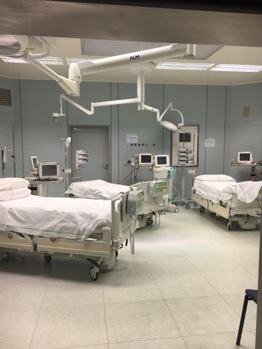 FOTO. Ecco i 32 nuovi posti di terapia intensiva all'ospedale di Circolo grazie al lavoro di medici, infermieri e ingegneri clinici