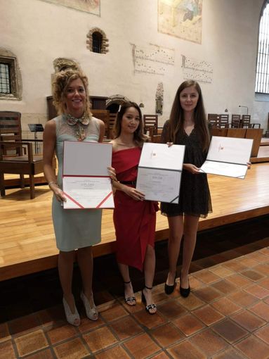 Biotecnologie: le prime tre studentesse laureate a doppio titolo all’Insubria e a Praga