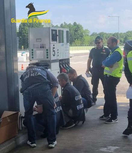 Gasolio e carburanti "miscelati", scatta il sequestro della Guardia di Finanza di Como