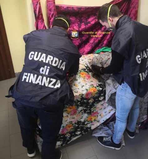 Borse e abiti firmati, ma contraffatti. La Finanza di Busto stronca filiera del falso